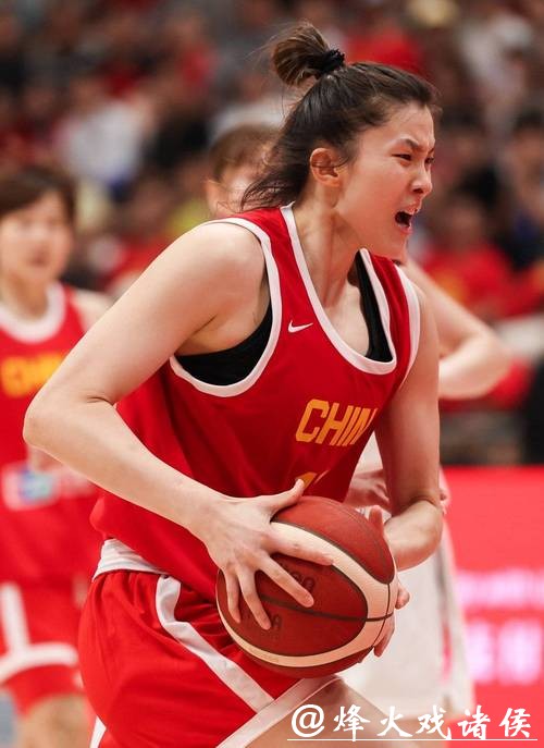 中国女篮新高度！212cm隔扣炸场+47%青训暴涨，能冲世界之巅吗？